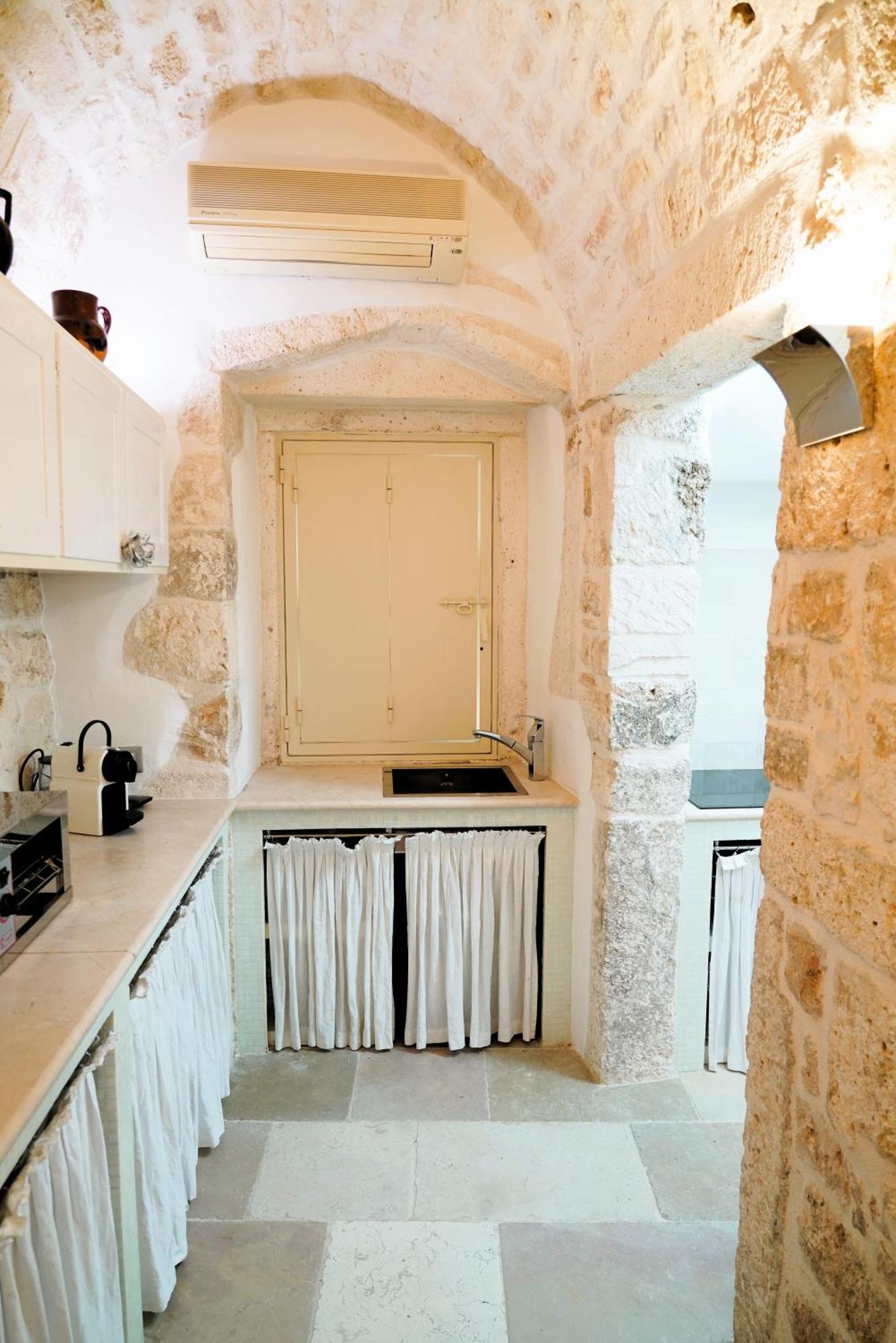 Dimora Lo Scrigno - Una Perla Nel Cuore Di Ostuni Exterior foto